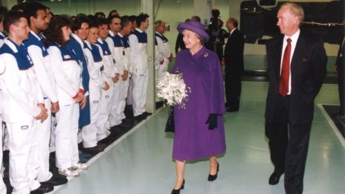 QUEEN MEETS PEOPLE